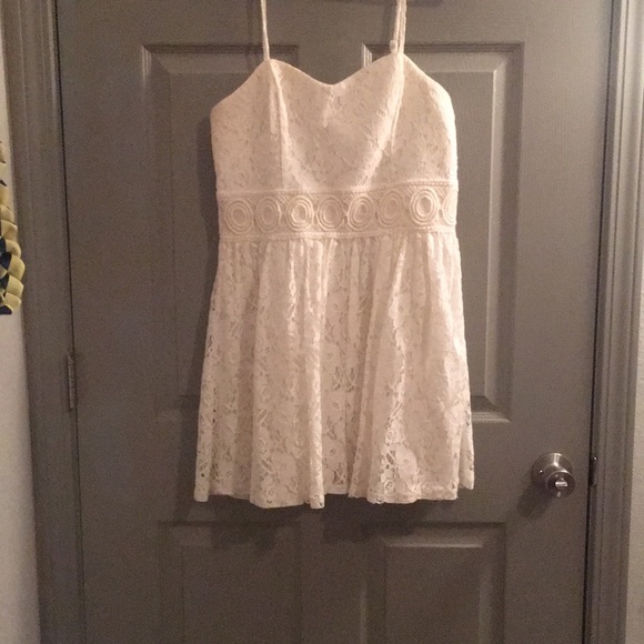 Dresses & Skirts - Lace Eggshell White Mid Dress